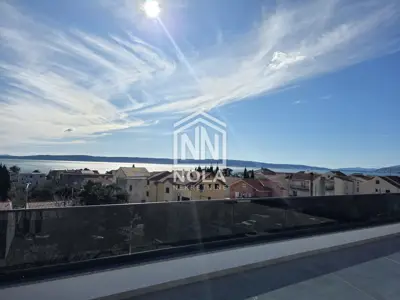 Penthouse 83 m², Kaštel Kambelovac - panoramski pogled na more - 2