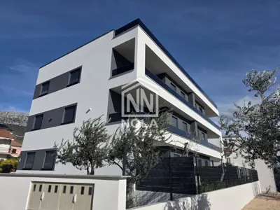 Penthouse 83 m², Kaštel Kambelovac - panoramski pogled na more - 5