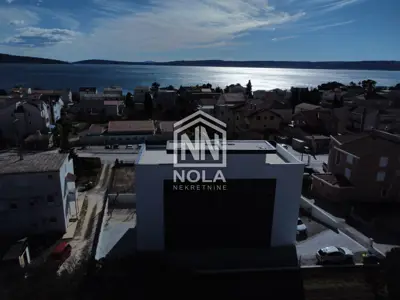 Penthouse 83 m², Kaštel Kambelovac - panoramski pogled na more - 3