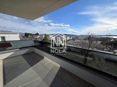 Penthouse 83 m², Kaštel Kambelovac - panoramski pogled na more - 14