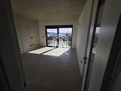 Penthouse 83 m², Kaštel Kambelovac - panoramski pogled na more - 16
