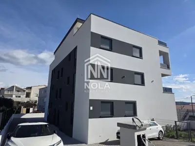 Penthouse 83 m², Kaštel Kambelovac - panoramski pogled na more - 7