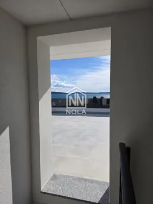 Penthouse 83 m², Kaštel Kambelovac - panoramski pogled na more - 13