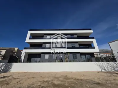 Penthouse 83 m², Kaštel Kambelovac - panoramski pogled na more - 10