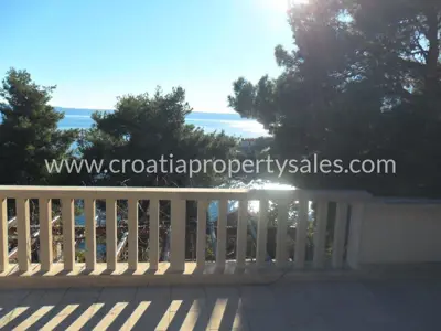 Haus, Brač, 200 m², 800 000 € - 3