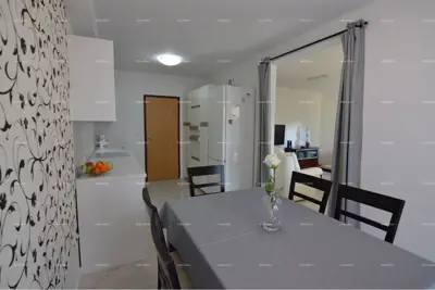 Geräumige Wohnung mit Hof, Tar - 5