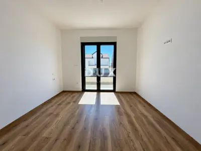 Vodice, trosobni dvoetažni stan s velikim vrtom, 113,37 m² - 18