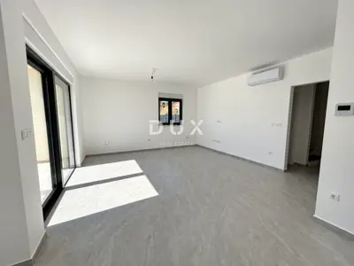 Vodice, trosobni dvoetažni stan s velikim vrtom, 113,37 m² - 12