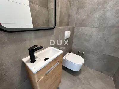Vodice, trosobni dvoetažni stan s velikim vrtom, 113,37 m² - 15