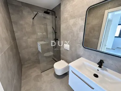 Vodice, trosobni dvoetažni stan s velikim vrtom, 113,37 m² - 22