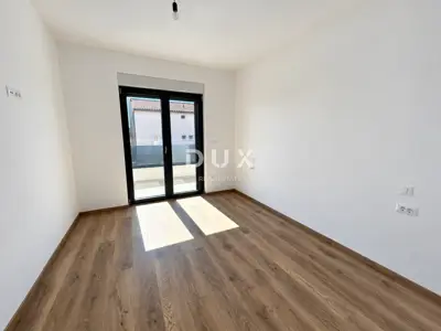 Vodice, trosobni dvoetažni stan s velikim vrtom, 113,37 m² - 19