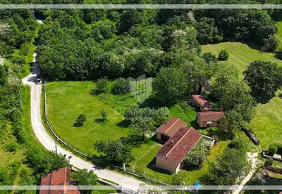 Imanje 180 m², Kršan - građevinsko zemljište 3.175 m²