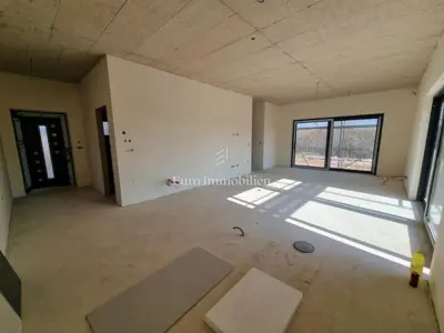 Kuća 129 m², Poreč - mirno predgrađe i 277 m² dvorišta - 12