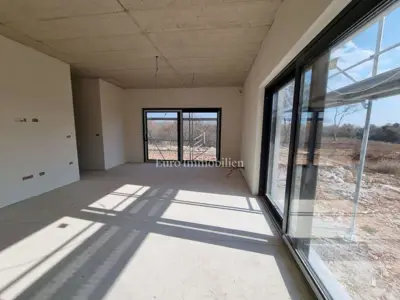 Kuća 129 m², Poreč - mirno predgrađe i 277 m² dvorišta - 10