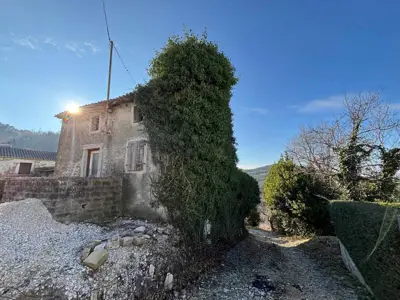 Haus 70 m², Motovun - ruhige Umgebung und Grundstück 220 m² - 2