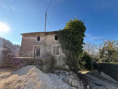 Haus 70 m², Motovun - ruhige Umgebung und Grundstück 220 m²