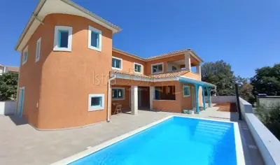 Kuća 272 m², Barbariga - bazen i blizina mora