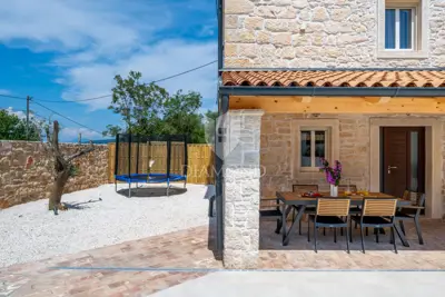 Pula, surroundings, authentic renovated house with pool - 9