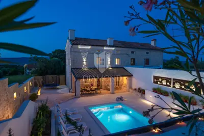 Pula, surroundings, authentic renovated house with pool - 2