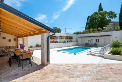 Pula, surroundings, authentic renovated house with pool - 4