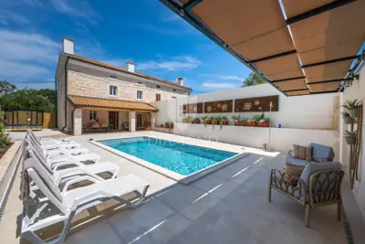 Pula, surroundings, authentic renovated house with pool - 8