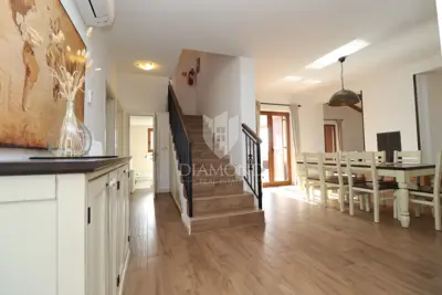 Villa 235 m², Poreč - Pool und Meerblick - 2