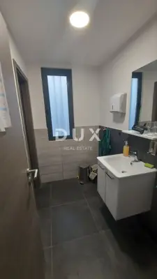 Hall 380 m², Čavle - sought-after location near Rijeka - 10