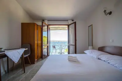 Apartmanska kuća 3 etaže, Omiš - otvoren pogled na more - 13