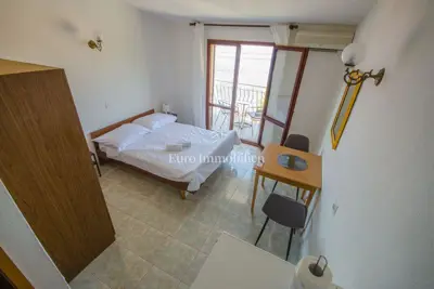 Apartmanska kuća 3 etaže, Omiš - otvoren pogled na more - 15