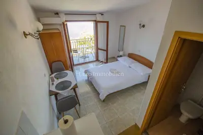 Apartmanska kuća 3 etaže, Omiš - otvoren pogled na more - 11