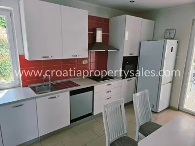 Kuća u Trogiru, 50 m od mora, mirna lokacija i zelenilo - 6
