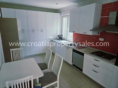 Kuća u Trogiru, 50 m od mora, mirna lokacija i zelenilo - 5
