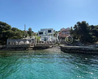 Vila 265 m², Grohote na Šolti, prvi red do mora