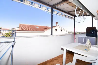 Wohnung in Poreč, hohes Dachgeschoss, Balkon und Meerblick - 10