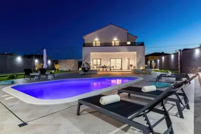 Vila 200 m², Novi Vinodolski - bazen i sauna