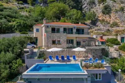Villa with pool and panoramic sea view