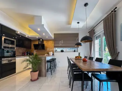 Haus zum Kauf in Labin, 240 m² - 5