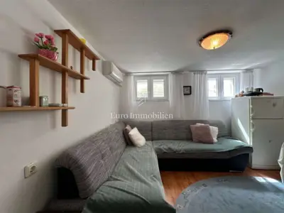 Stan 34,98 m², centar Makarske, namješten i klimatiziran