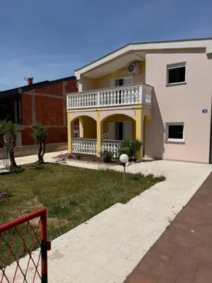 Otok Pag - kuća s dodatnim apartmanom, 300 m od mora