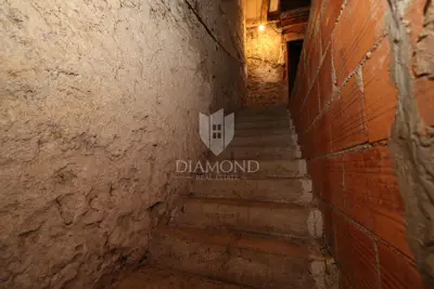 Stone house 170 m², Bale - center of the old town core - 12