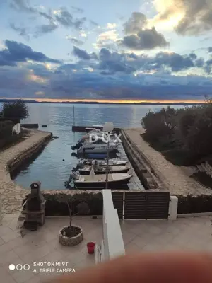 Wohnung 51 m², Petrčane - erste Reihe zum Meer und Meerblick