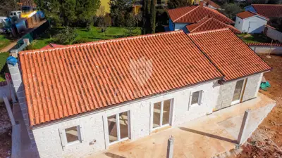 Prilika! Samostojeća prizemnica s bazenom i velikom okućnicom! - 18