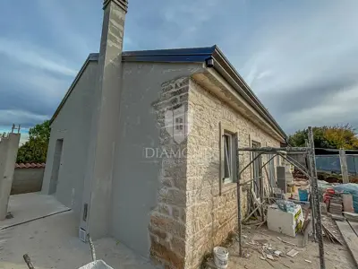 Prilika! Samostojeća prizemnica s bazenom i velikom okućnicom! - 3