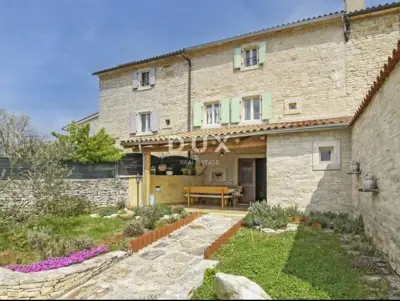 House 136 m², Svetvinčenat - stone house with pool