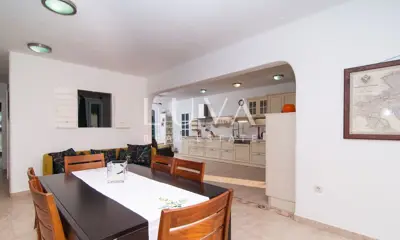 House 230 m², Mirca on Brač - quiet location near the sea - 16