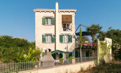House 230 m², Mirca on Brač - quiet location near the sea - 2