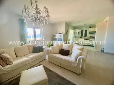 Wohnung, Brač, 73 m², 3-Zimmer, 290 000 € - 3