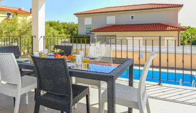 Kuća 180 m², Labin - pogled na more i bazen - 10