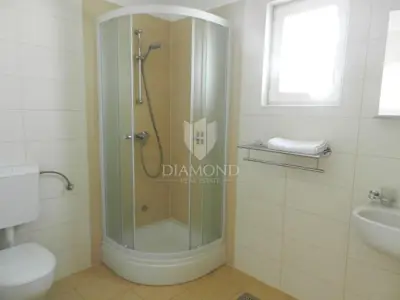 Kuća 180 m², Labin - pogled na more i bazen - 12