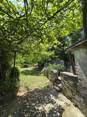 Rakalj, kamena kuća s 1.920 m² građevinskog zemljišta - 12